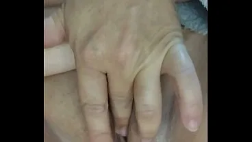 Aquecendo minha Xota na manhã_ fria!
