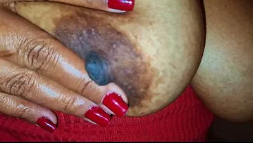 Nicoly Mostra Tudo: Pés, Unhas, Mãos e Bucetinha Peluda pra Você Gozar