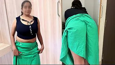 आलमारी में कपड़े रख रही भाभी का घाघरा उठा के रोमांटिक आनंद, हम दोनों घर में अकेले, देसी हिंदी ऑडियो