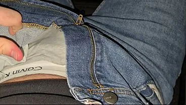 PhantomGentX – Deutscher Junge im Auto wichst seinen großen Schwanz! Sein Precum läuft aus