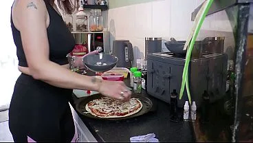 Homemade Pizza Recipe: Delicious & Easy