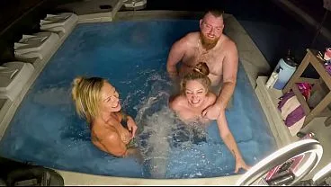 Hot Tub Threesome: Delaih Grace Kiki Daire