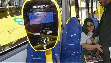 Aluna Can’t Resist Cock on Bus